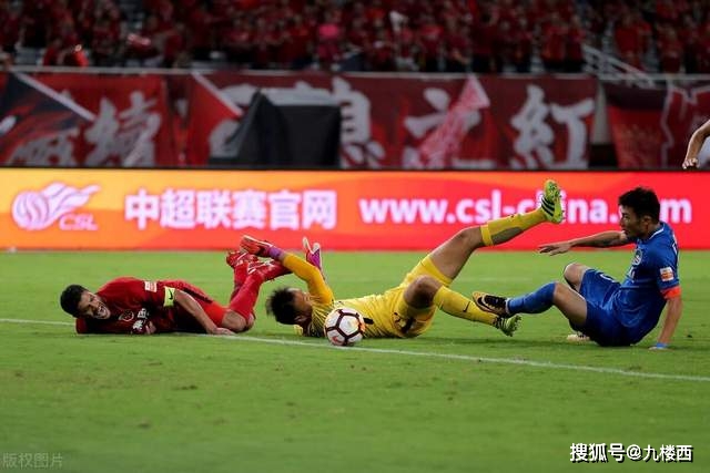 角球数据：卡尔斯鲁厄7个，沃尔夫斯堡8.8个